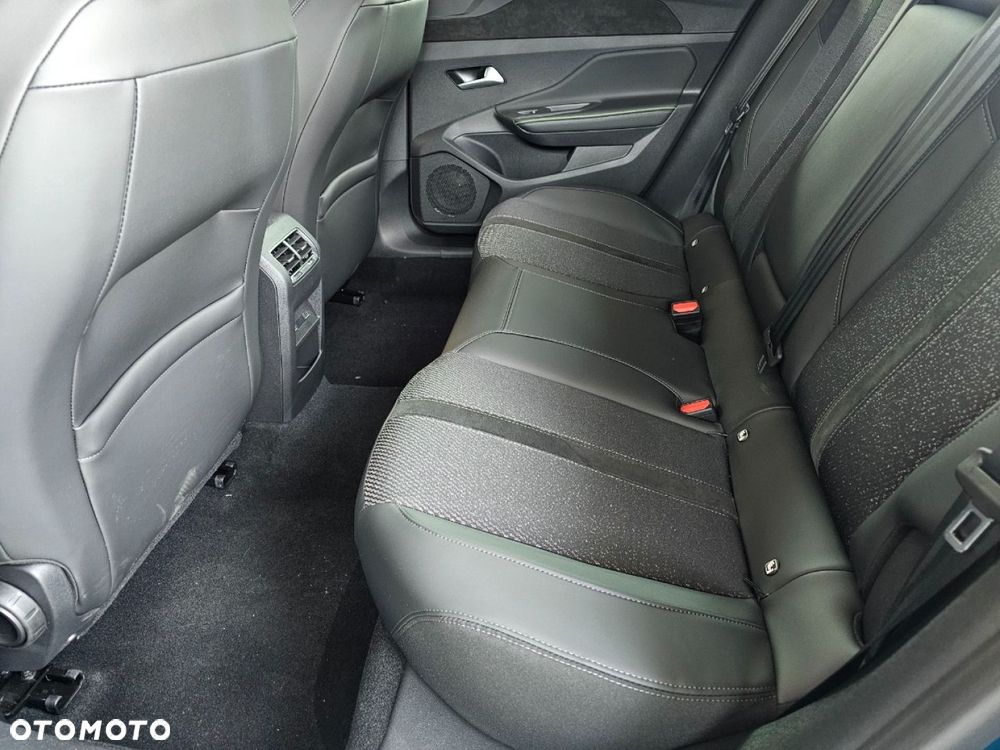 Peugeot 408 - 14