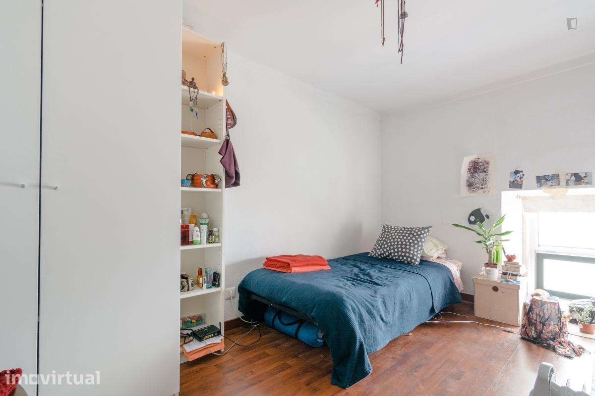 Quarto - localizado em Anjos Lisbon - Grande imagem: 2/26
