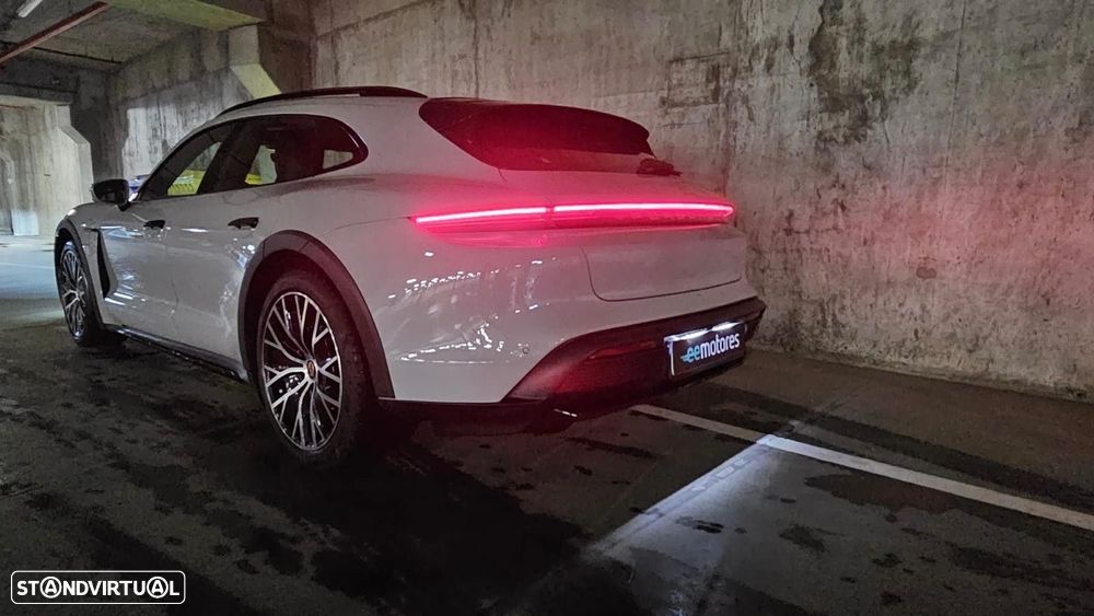 Porsche Taycan Cross Turismo 4 - 23