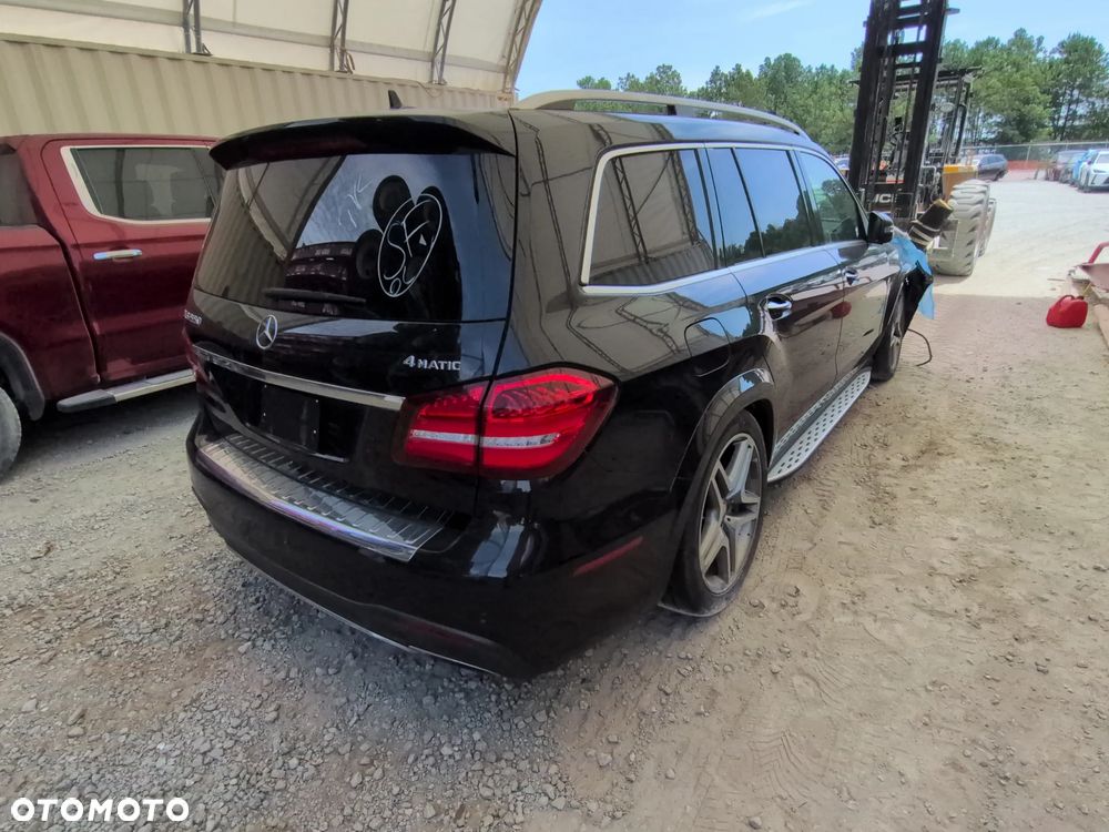 Mercedes-Benz GLS - 11