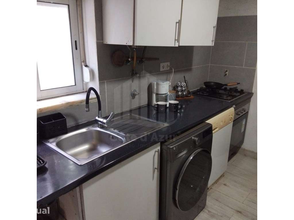 Prédio com 2 apartamentos para recuperar em Sesimbra, Castelo - Grande imagem: 3/21