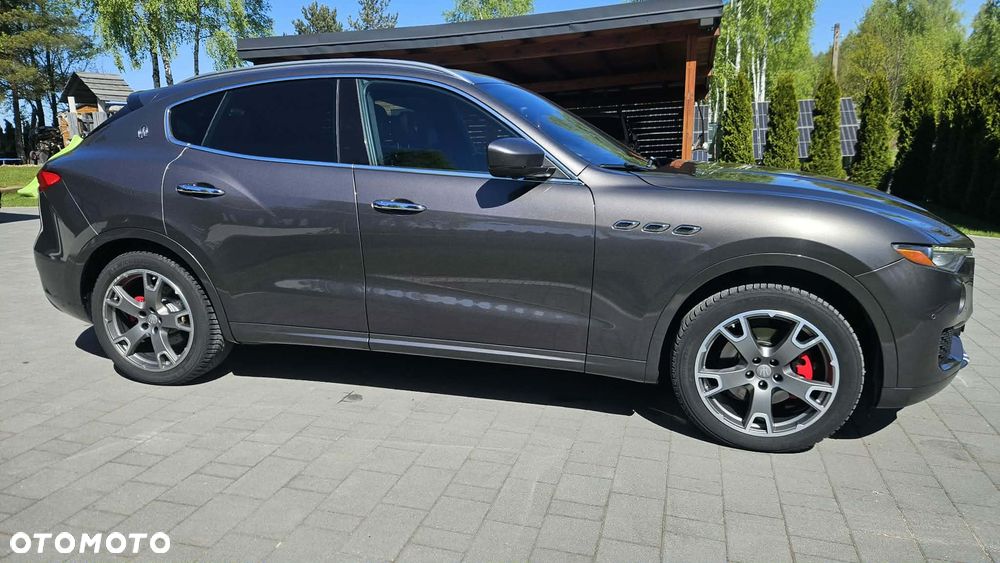 Maserati Levante Q4 Executive - 4