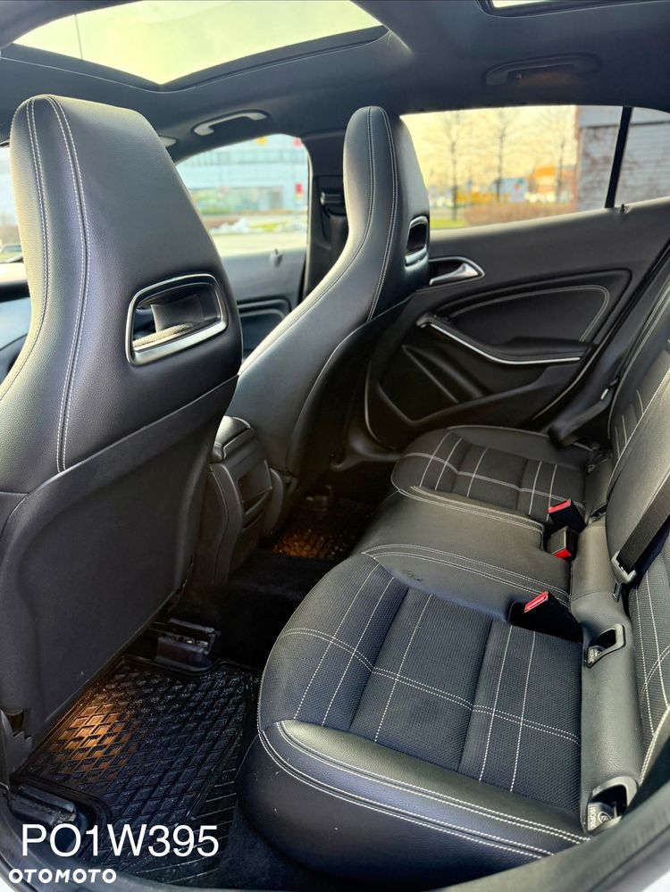 Mercedes-Benz GLA 200 7G-DCT Urban - 12