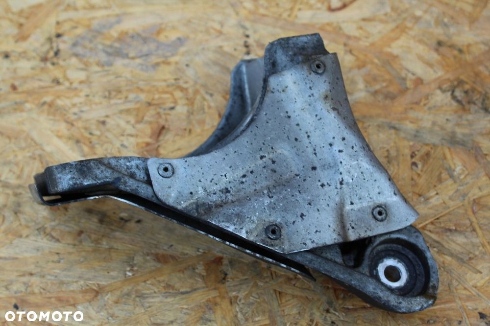 Łapa mocowanie silnika BMW e90 e91 e92 e93 n54 335i 6772156 PRAWA - 1