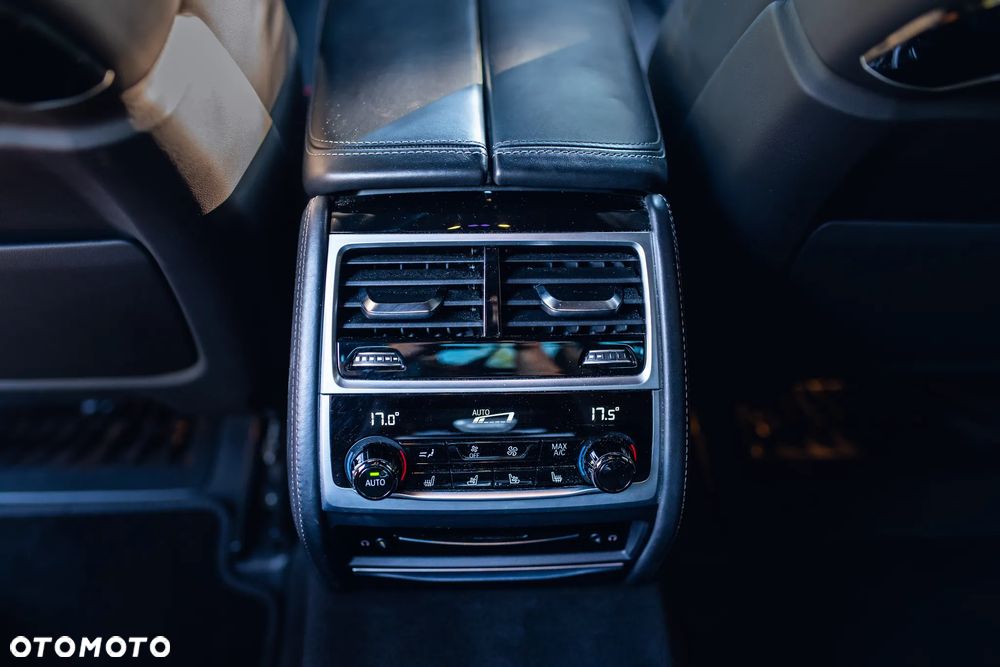 BMW Seria 7 740d xDrive mHEV sport - 24