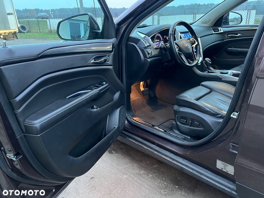 Cadillac SRX - 10