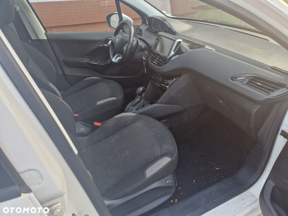 Peugeot 208 - 7