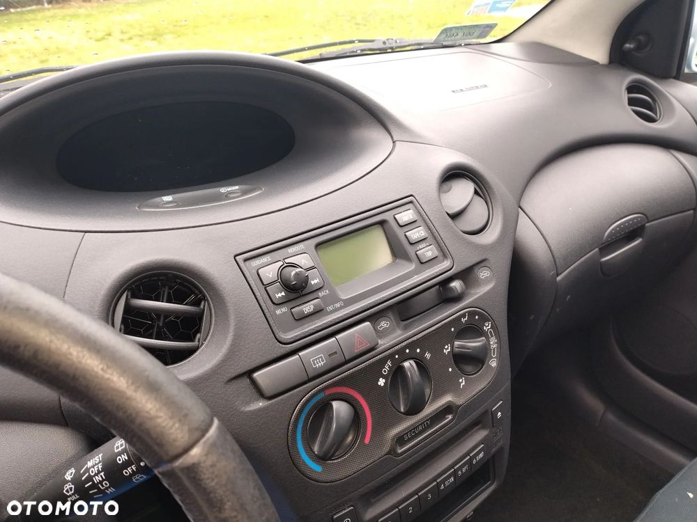 Toyota Yaris 1.0 Base - 6