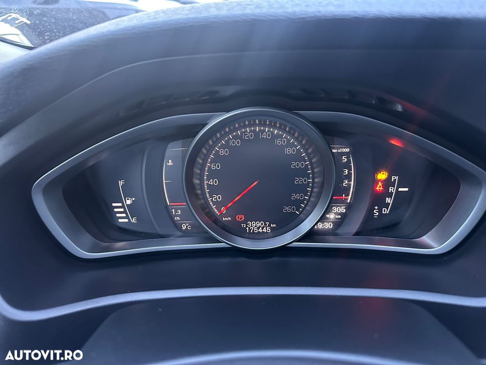 Volvo V40 D3 Geartronic Kinetic - 6