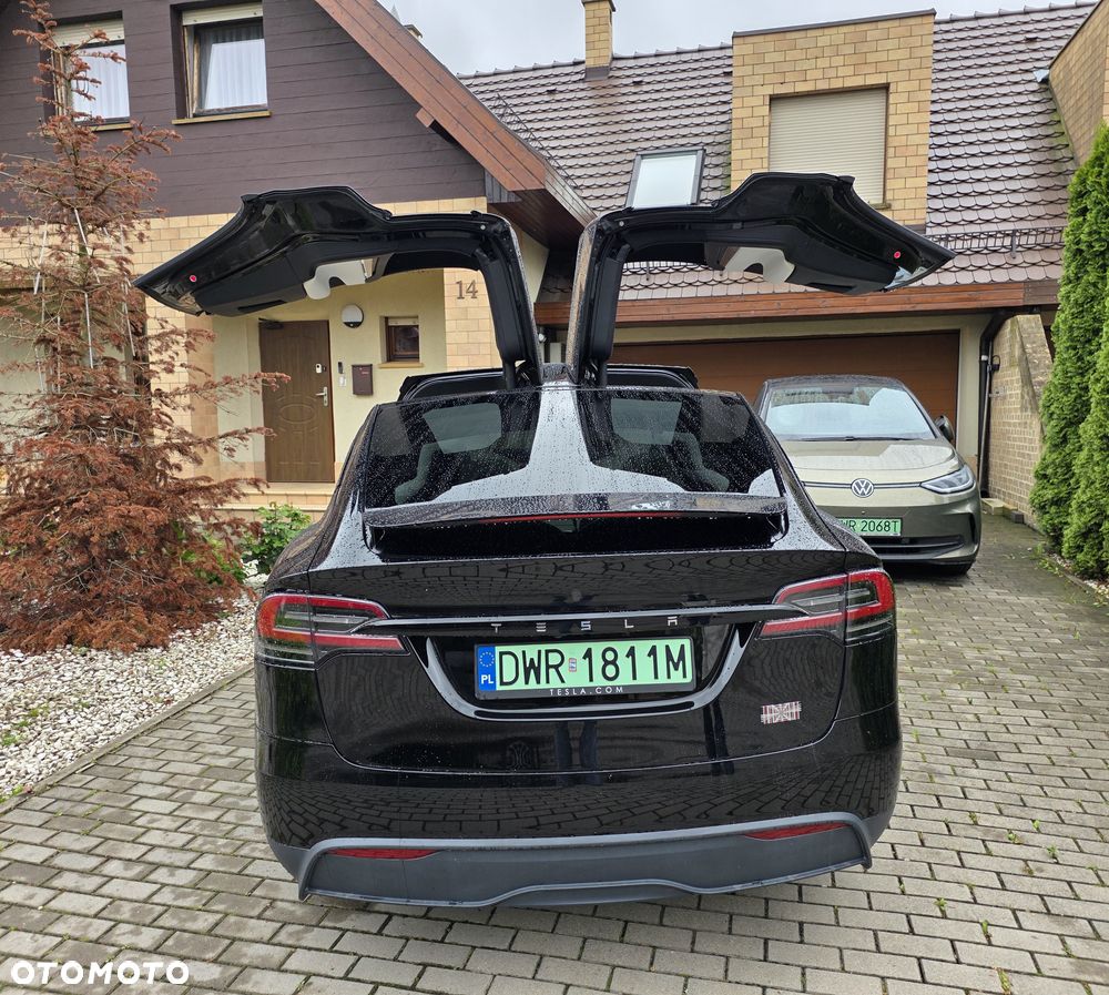 Tesla Model X - 13