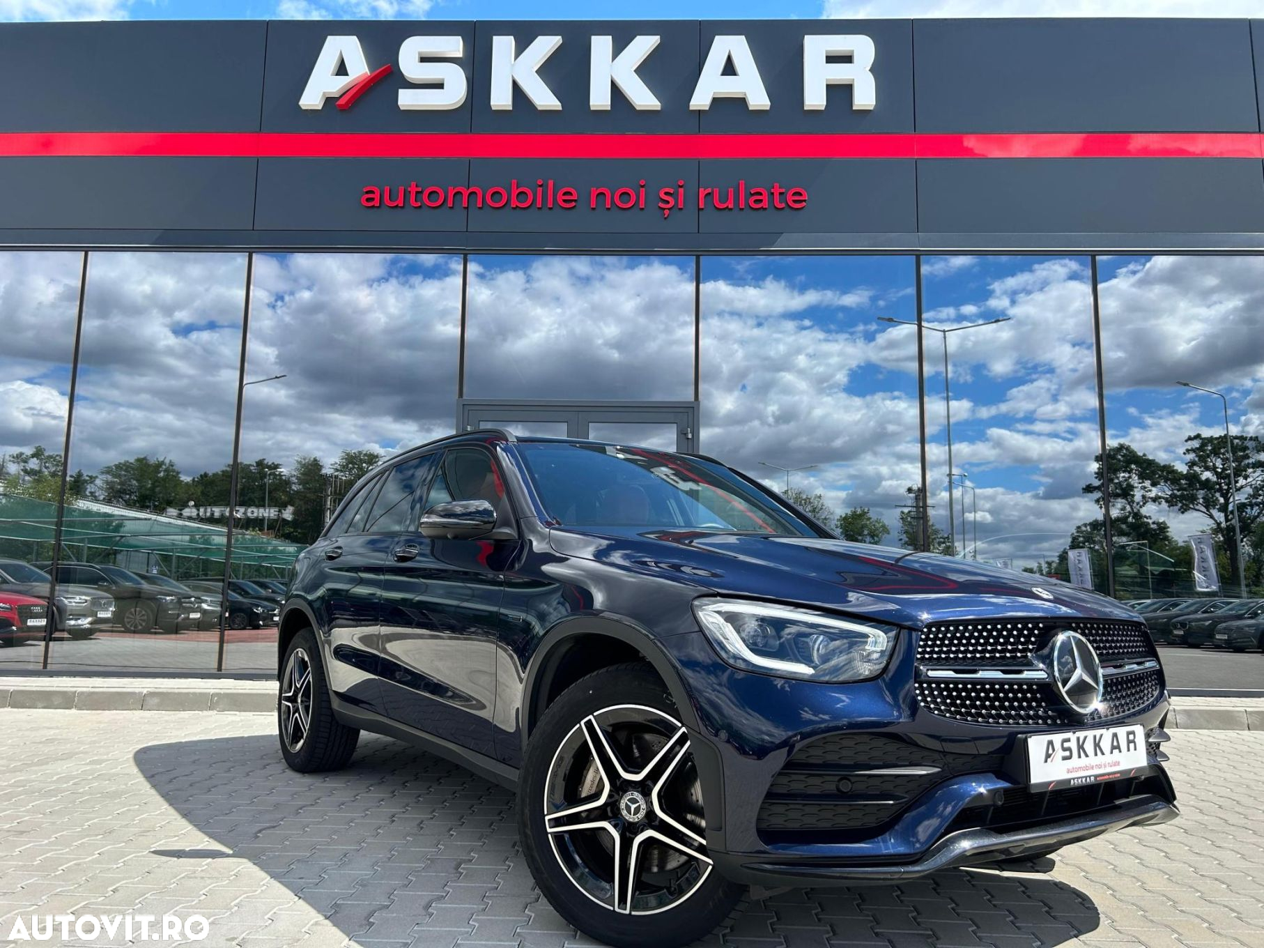 Mercedes-Benz GLC 300 e 4Matic 9G-TRONIC AMG Line - 3