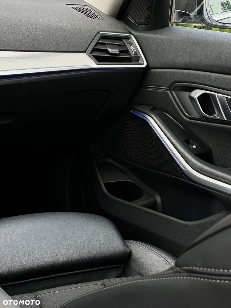 BMW Seria 3 320d Sport Line - 16