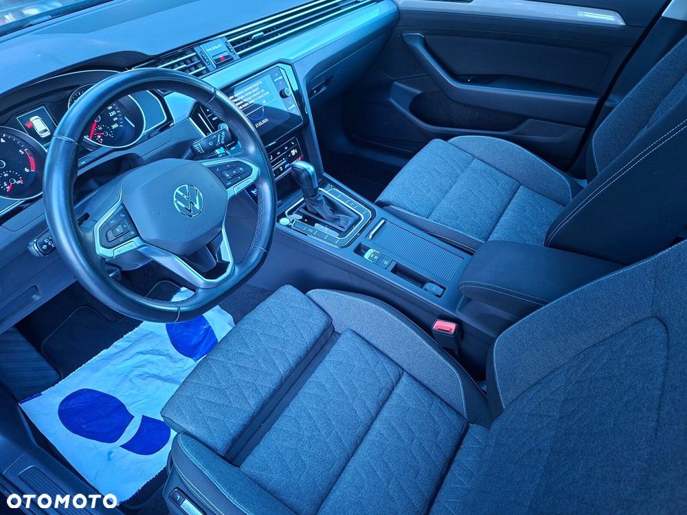 Volkswagen Passat - 12
