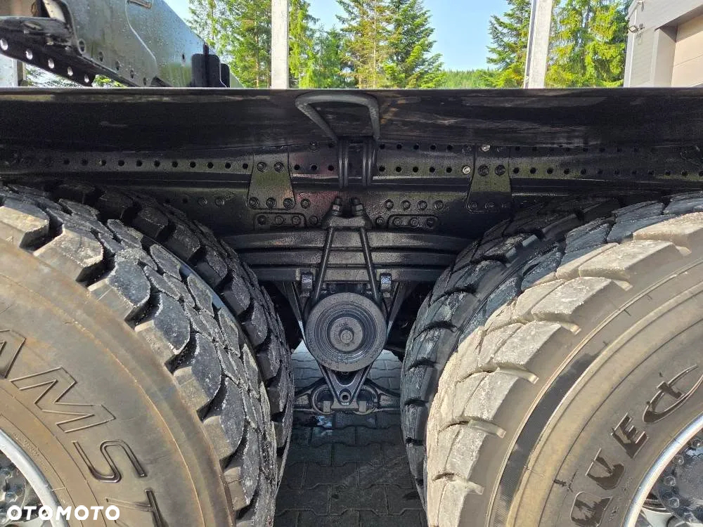 Volvo do drewna drzewa lasu kłoda stos - 9