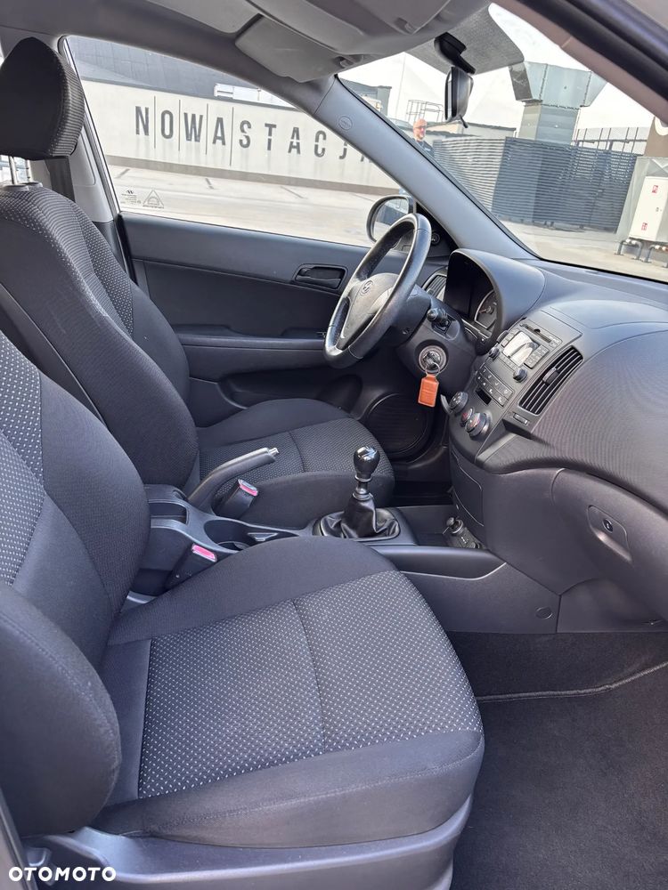 Hyundai i30 1.6 CRDi Classic + - 7