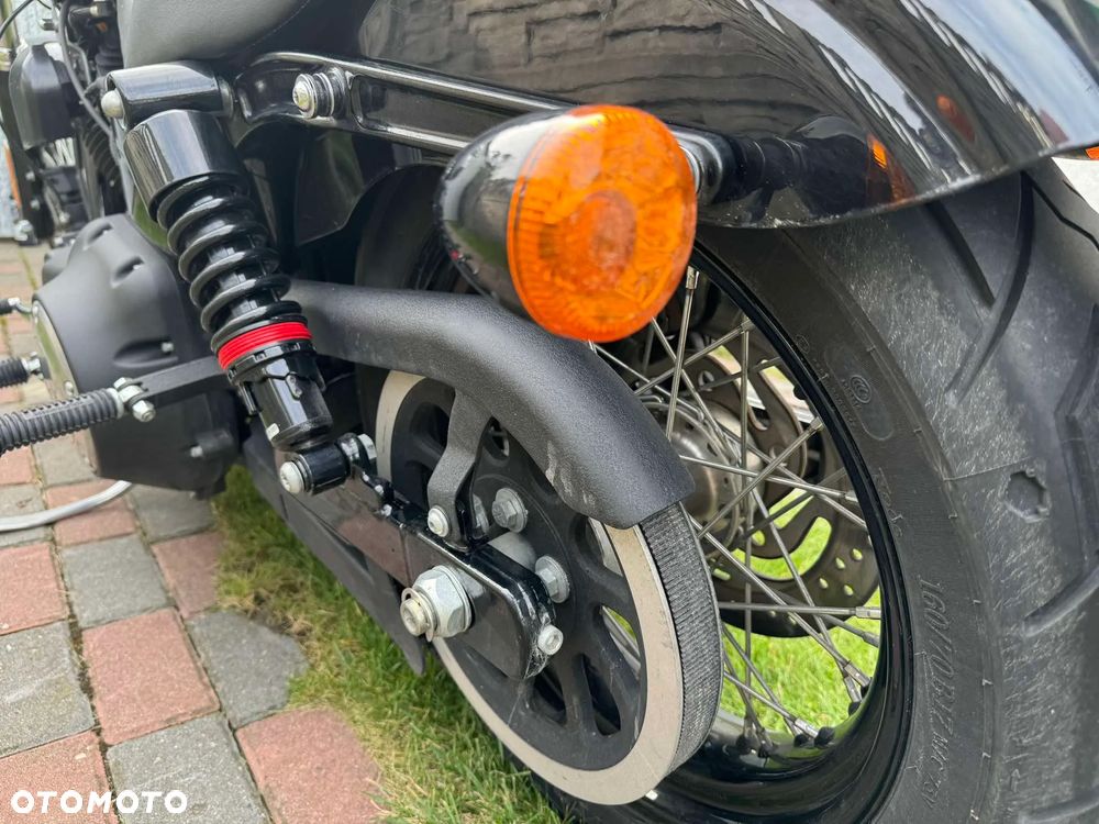 Harley-Davidson Dyna Street Bob - 8