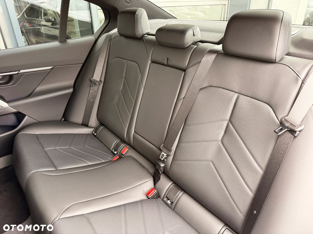 BMW Seria 5 520d xDrive - 32
