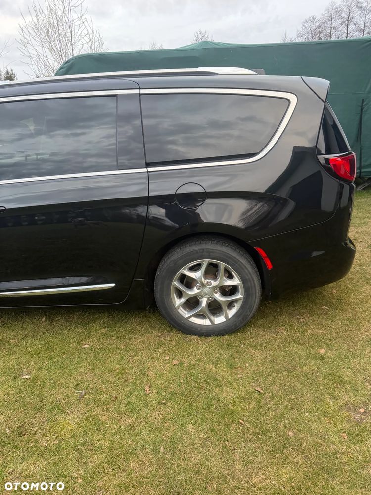 Chrysler Pacifica - 17