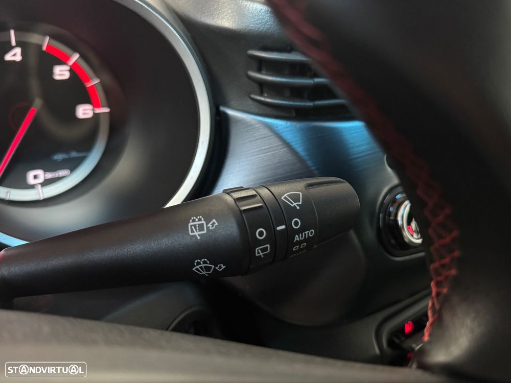 Alfa Romeo Giulietta 1.6 JTDM Veloce - 23