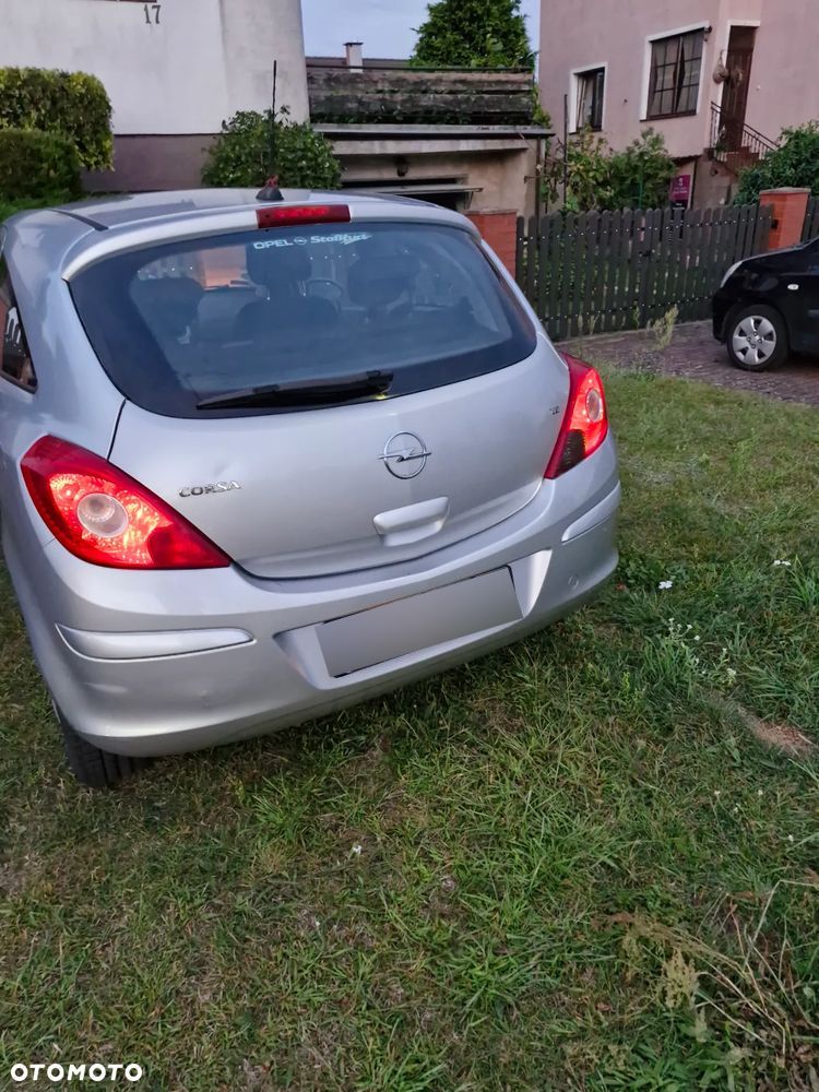 Opel Corsa 1.2 16V Cosmo - 12