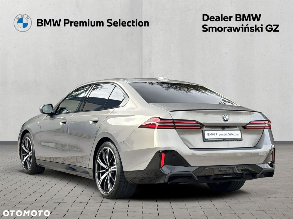 BMW 5 Series 2023 photo 2