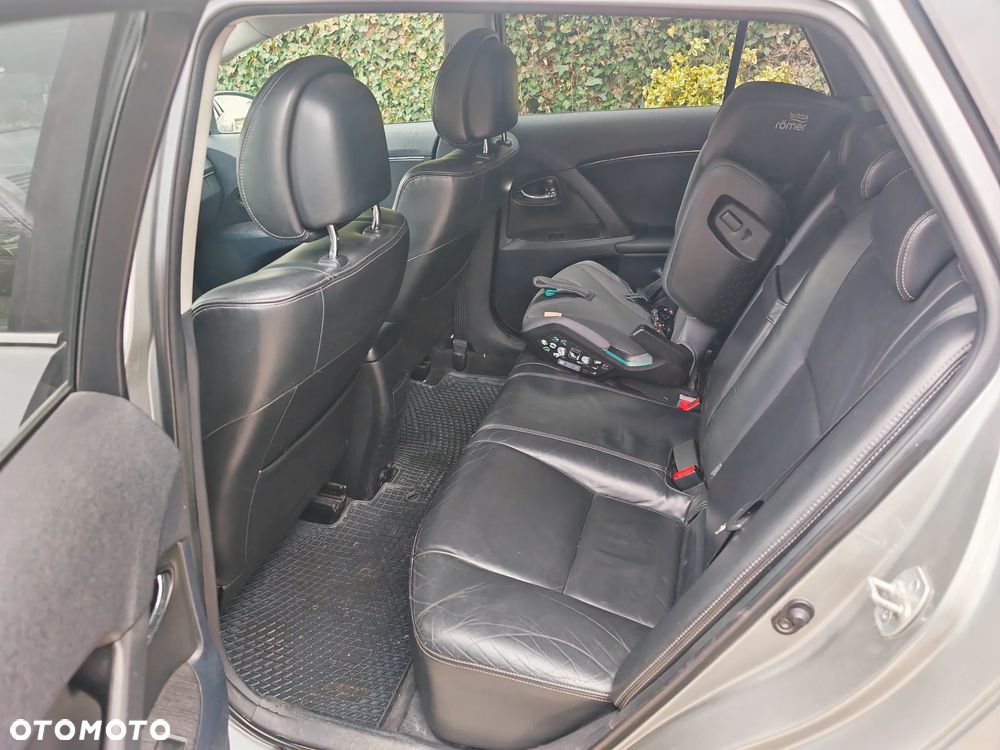 Toyota Avensis 2.2 D-4D Sol - 8