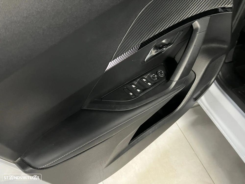 Peugeot 2008 1.2 Hybrid Allure e-DCS6 - 25