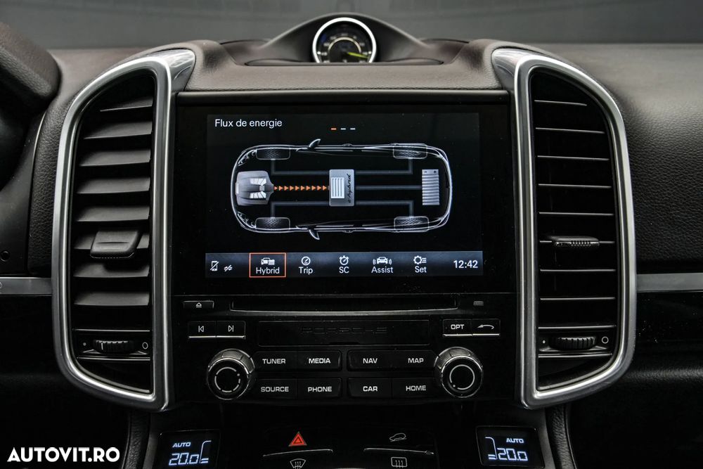 Porsche Cayenne - 27