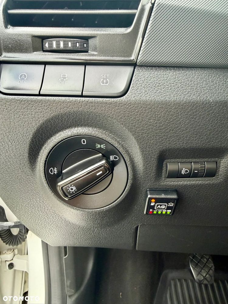 Skoda Fabia 1.0 Ambition - 11