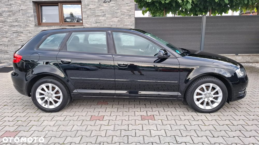 Audi A3 Sportback 1.6 Ambiente - 11