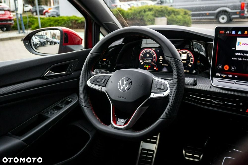 Volkswagen Golf - 25