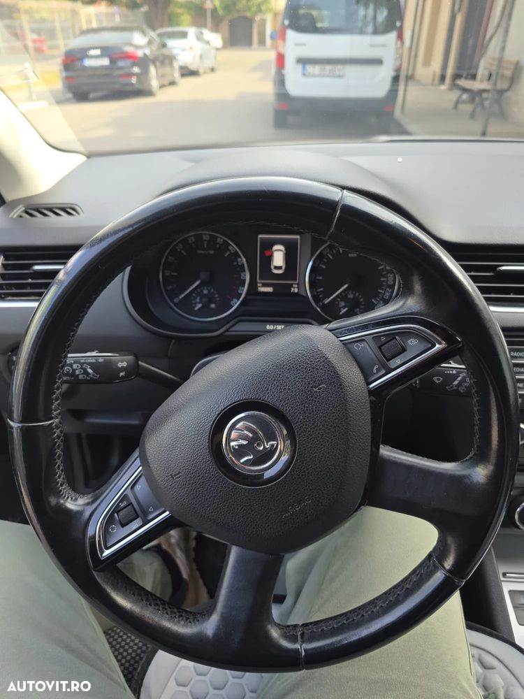 Skoda Octavia ver-2-0-tdi-dsg-ambition - 5
