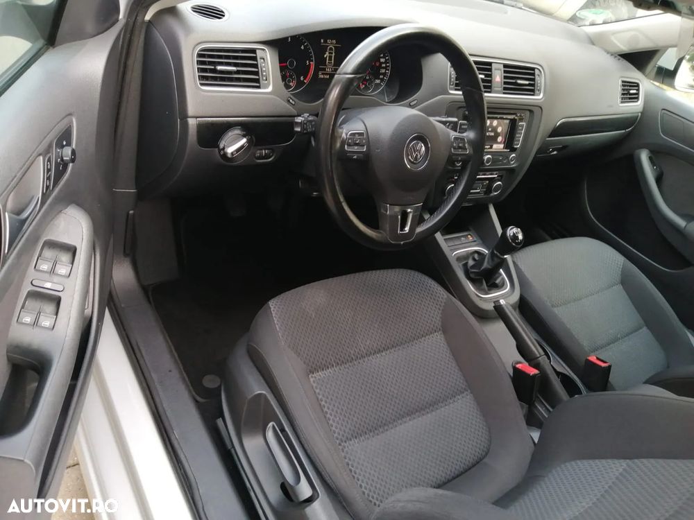 Volkswagen Jetta - 5