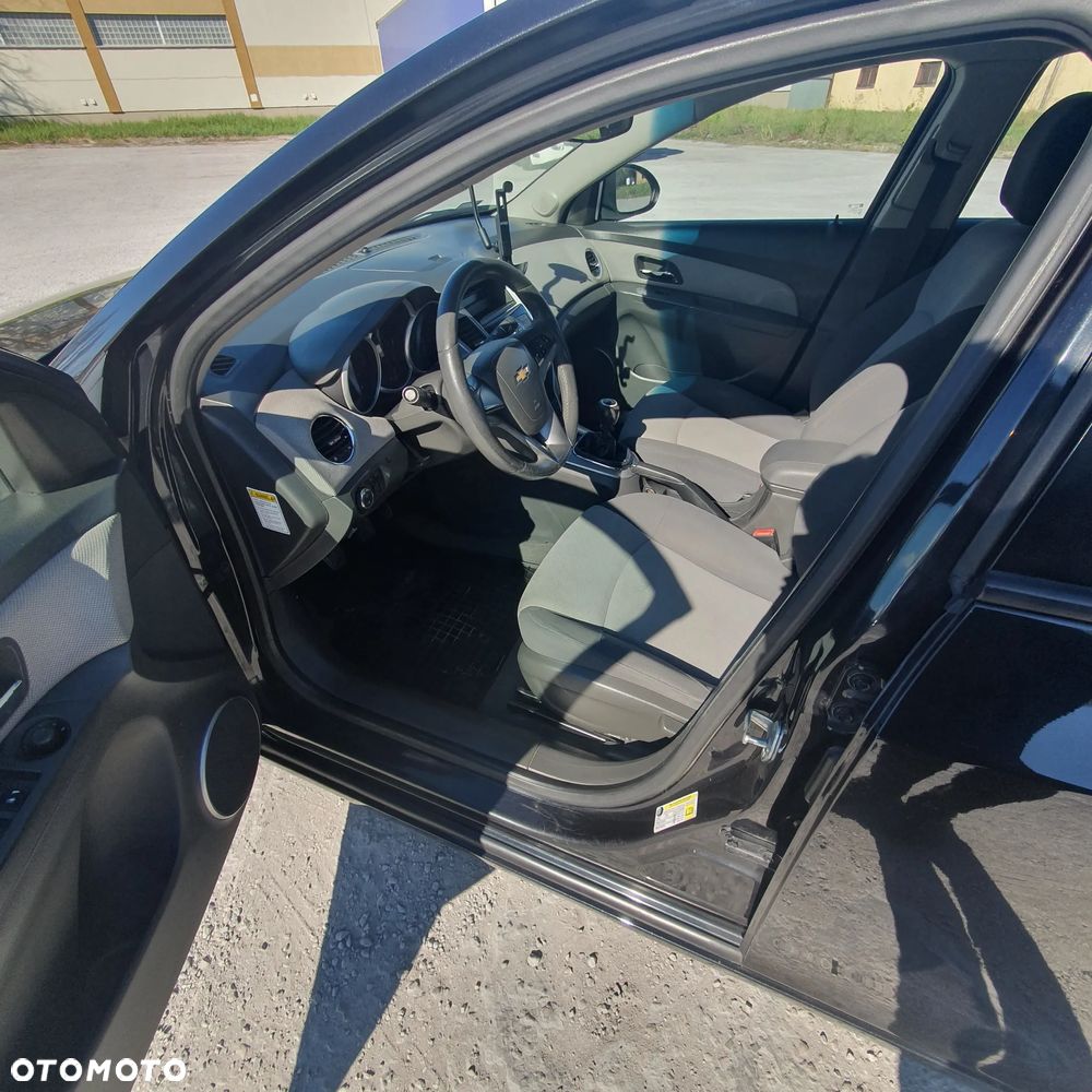 Chevrolet Cruze 1.6 LS - 12