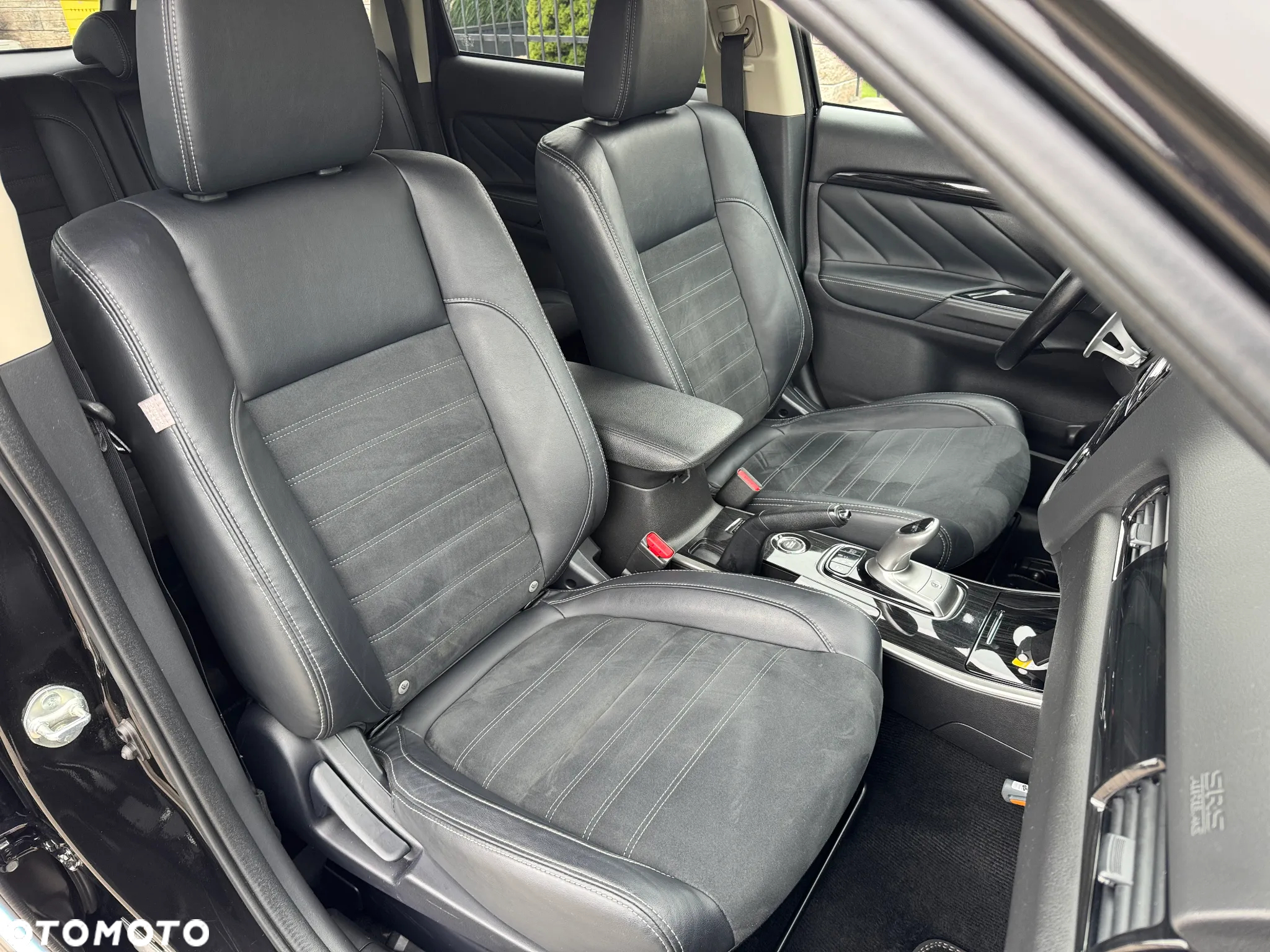 Mitsubishi Outlander PHEV Instyle NAVI + - 10
