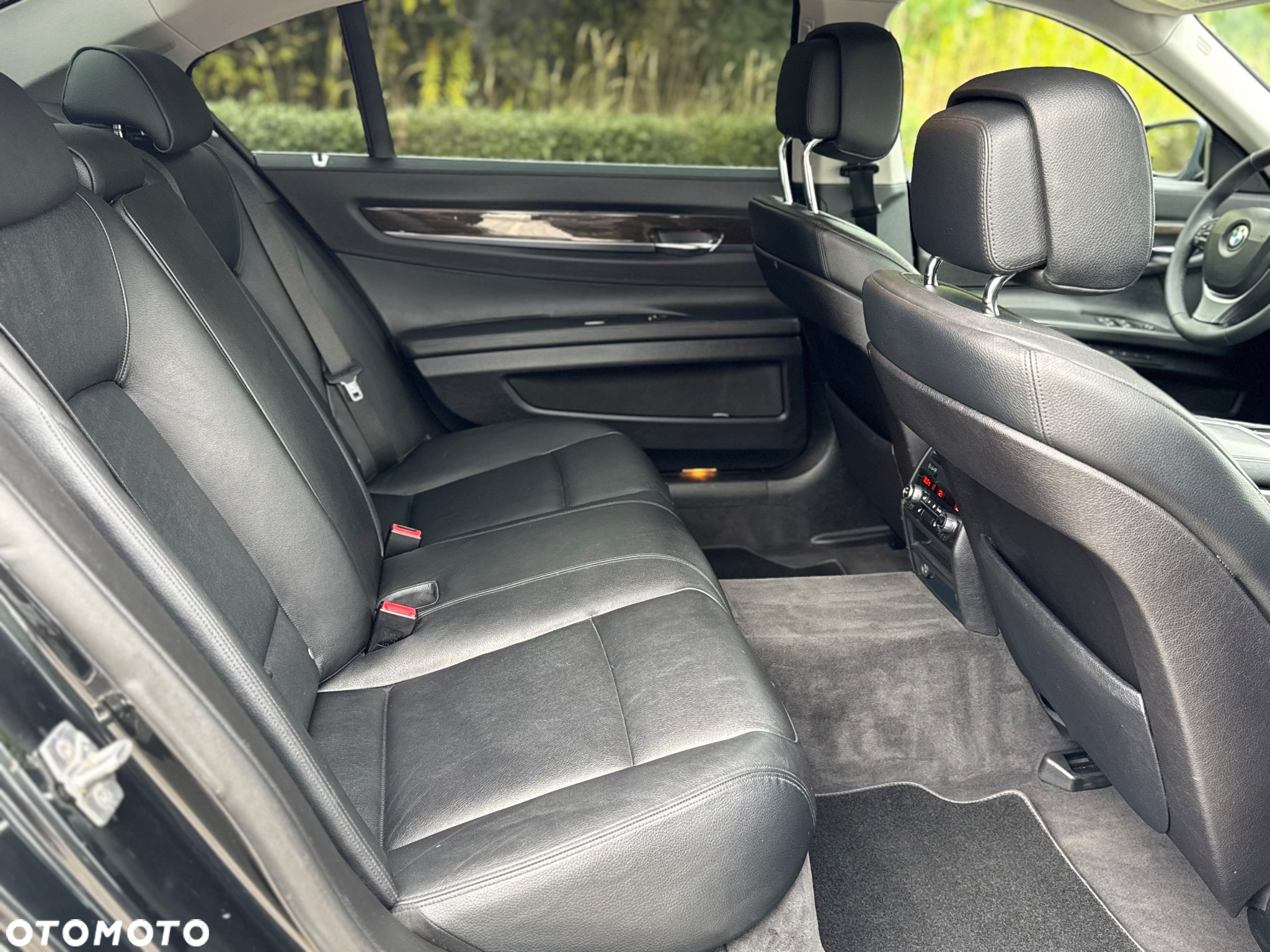 BMW Seria 7 740Li - 23
