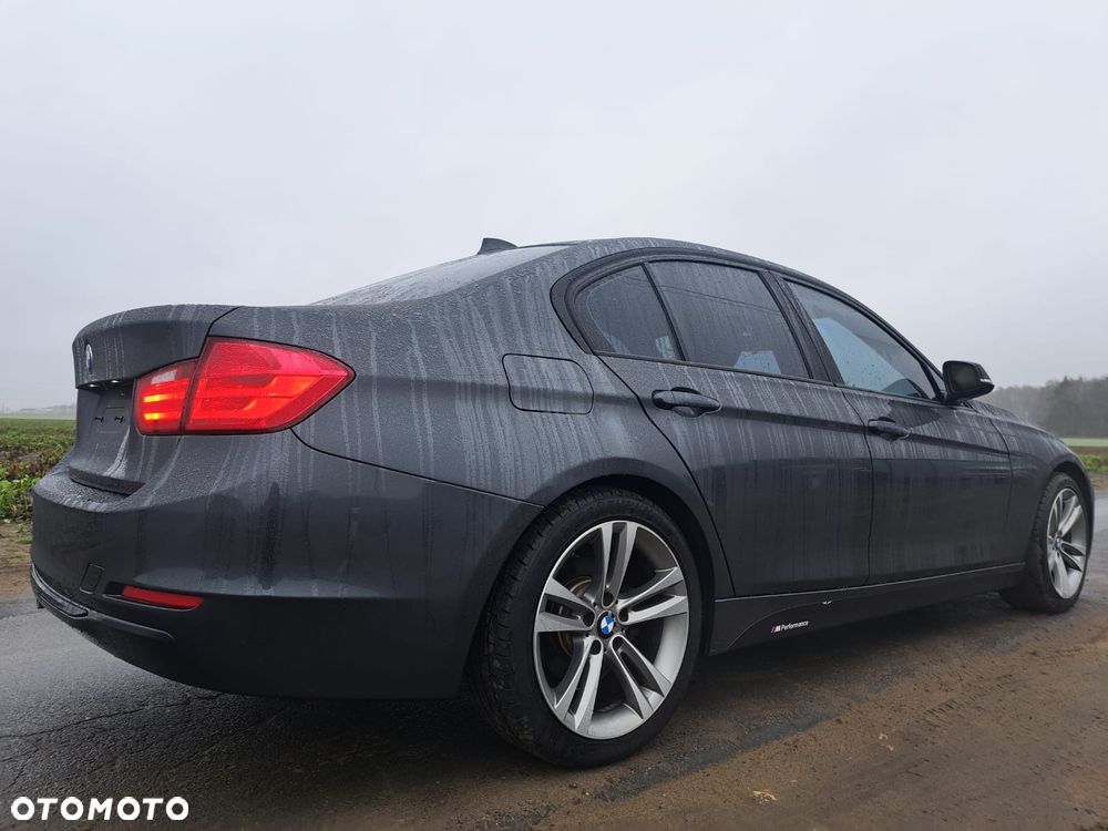 BMW Seria 3 328i xDrive - 14