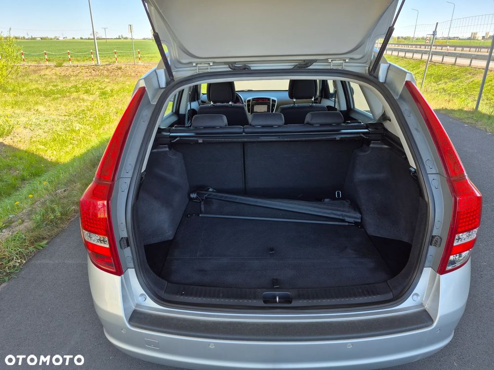 Kia Ceed - 10