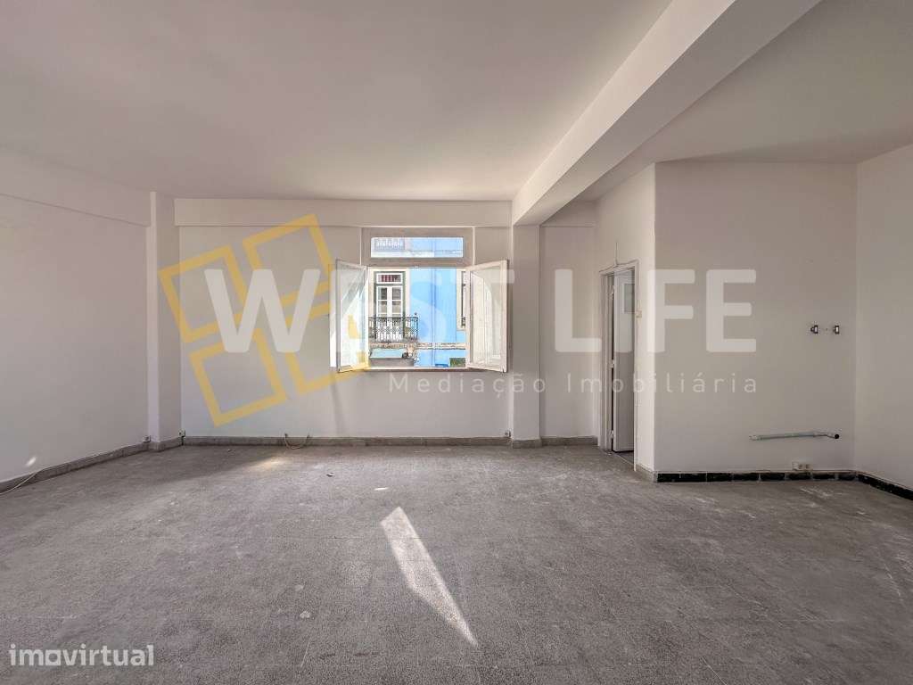 Excelente Atelier com afetação de serviços a 100 metros do Castelo ... - Grande imagem: 2/22
