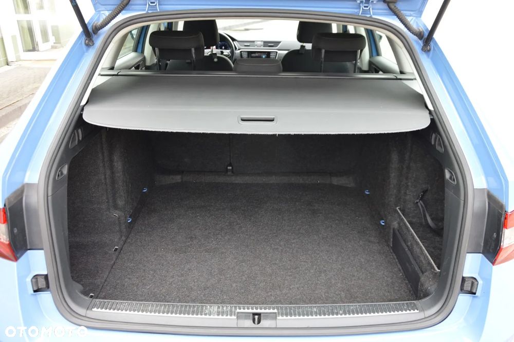 Skoda Superb 2.0 TDI SCR Style DSG - 8