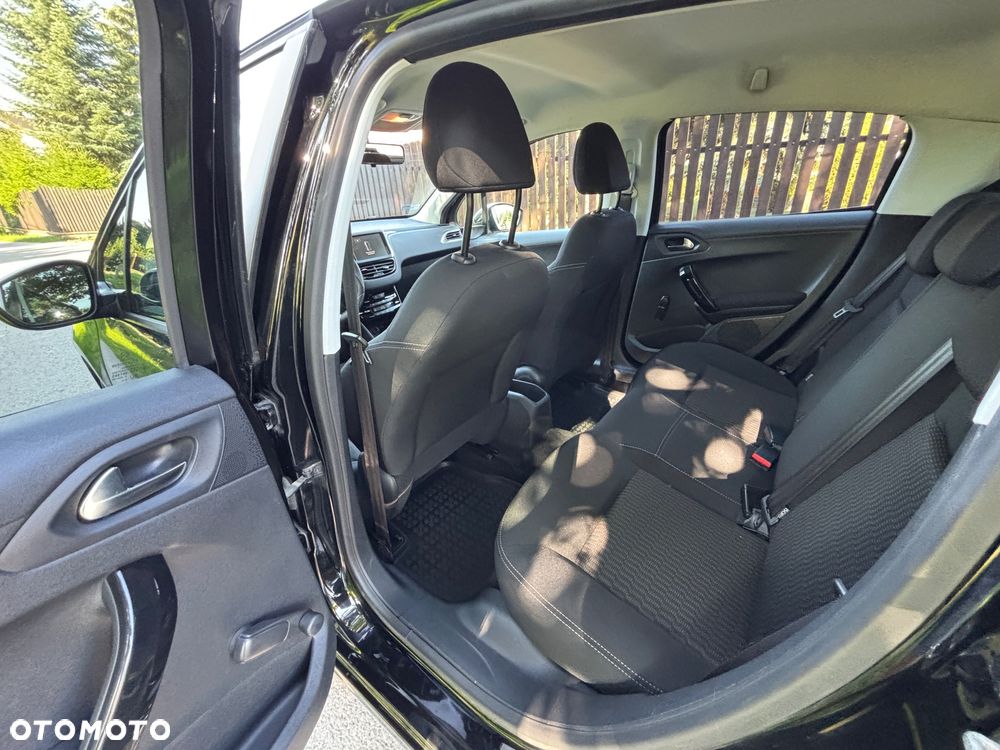 Peugeot 208 1.2 PureTech Style - 17