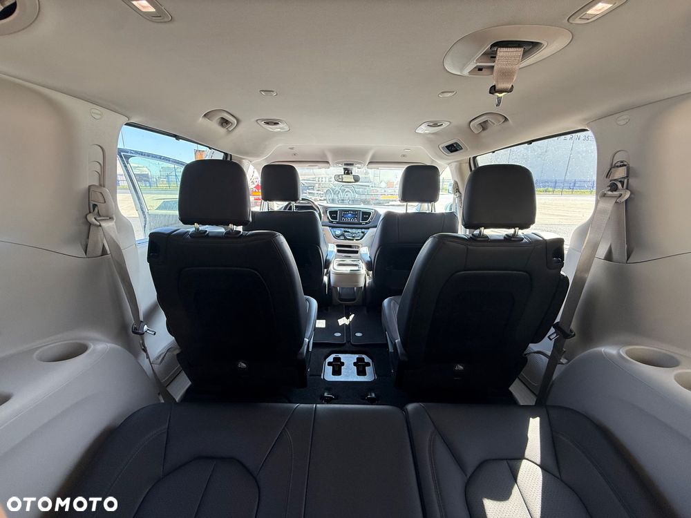Chrysler Pacifica - 34