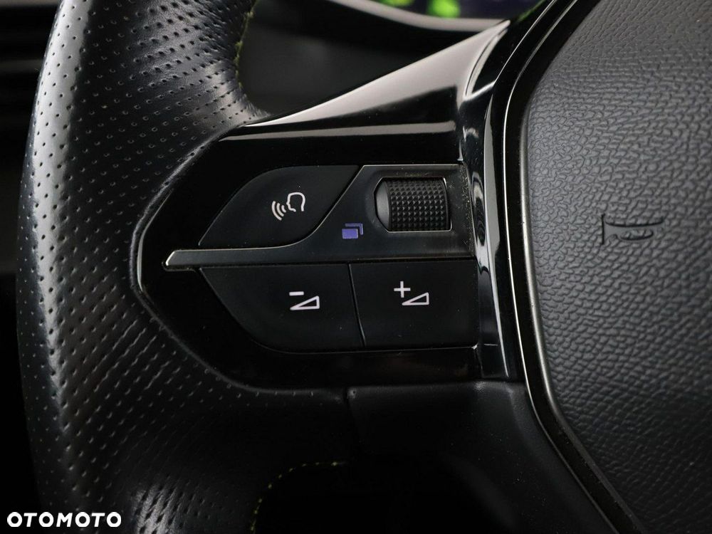 Peugeot 2008 1.2 PureTech GT Line S&S - 33