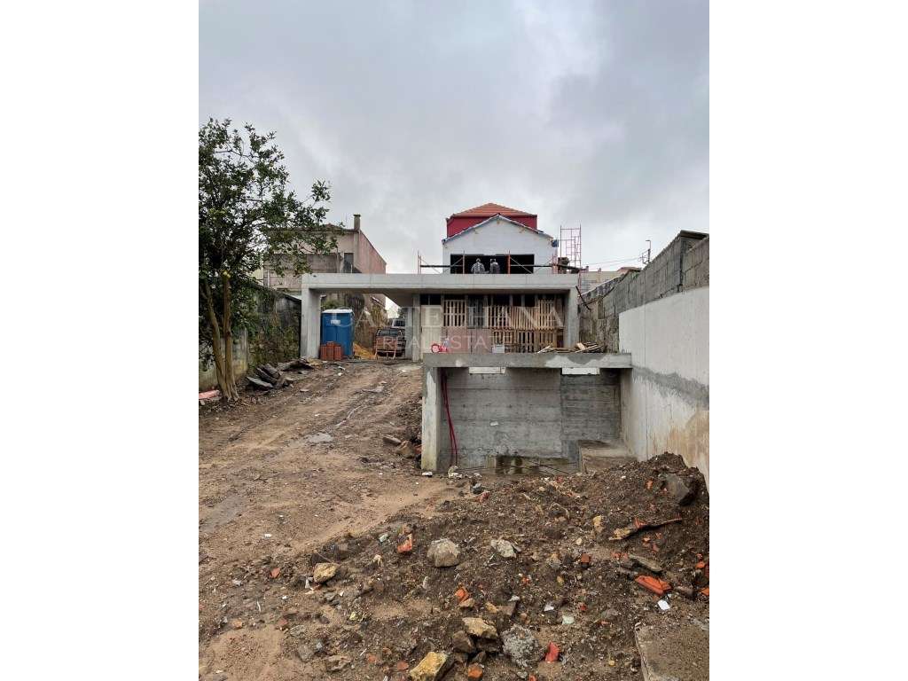 Moradia Chave na Mão T5 com 4 suites, piscina, jardim e vistas da c... - Grande imagem: 2/17