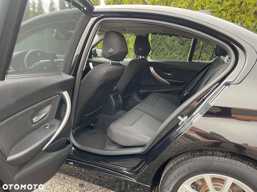 BMW Seria 3 320d Sport Line - 18