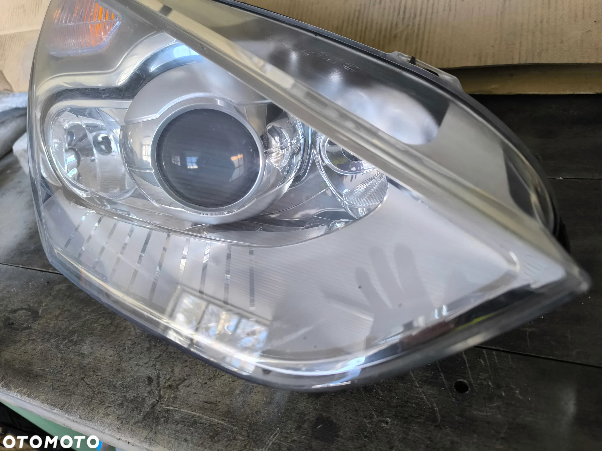 lampa prawy przód ford s-max MK1 Xenon - 2
