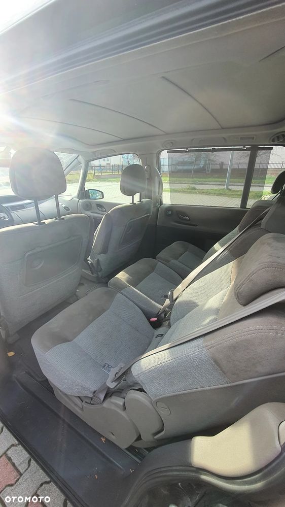 Renault Espace 2.2 dCi Authentique - 12