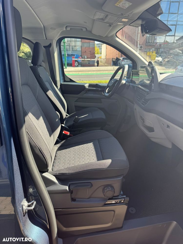 Ford Tourneo Custom - 24