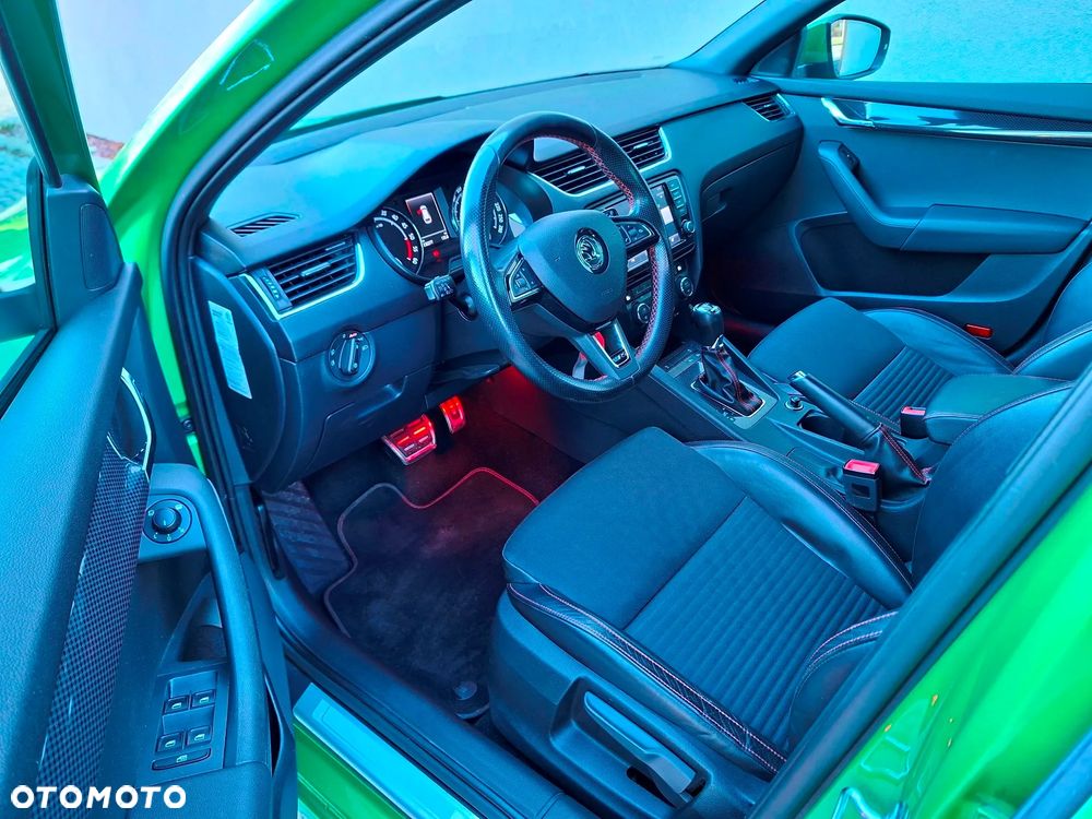Skoda Octavia 2.0 TDI DSG RS - 18