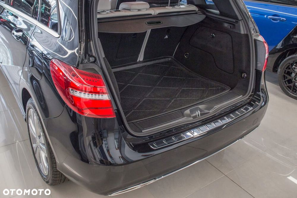 roleta bagażnika czarna a2468101800 mercedes b-class w246 2011-2018 - 4